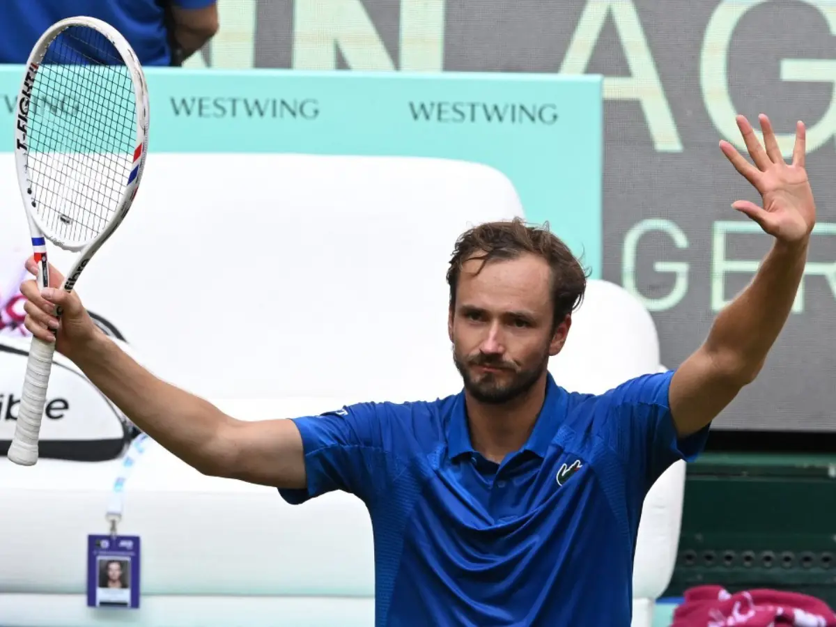 Daniil Medvedev dispatches home hope Alexander Zverev to meet Bublik in Halle final Daniil Medvedev dispatches home hope Alexander Zverev to meet Bublik in Halle final