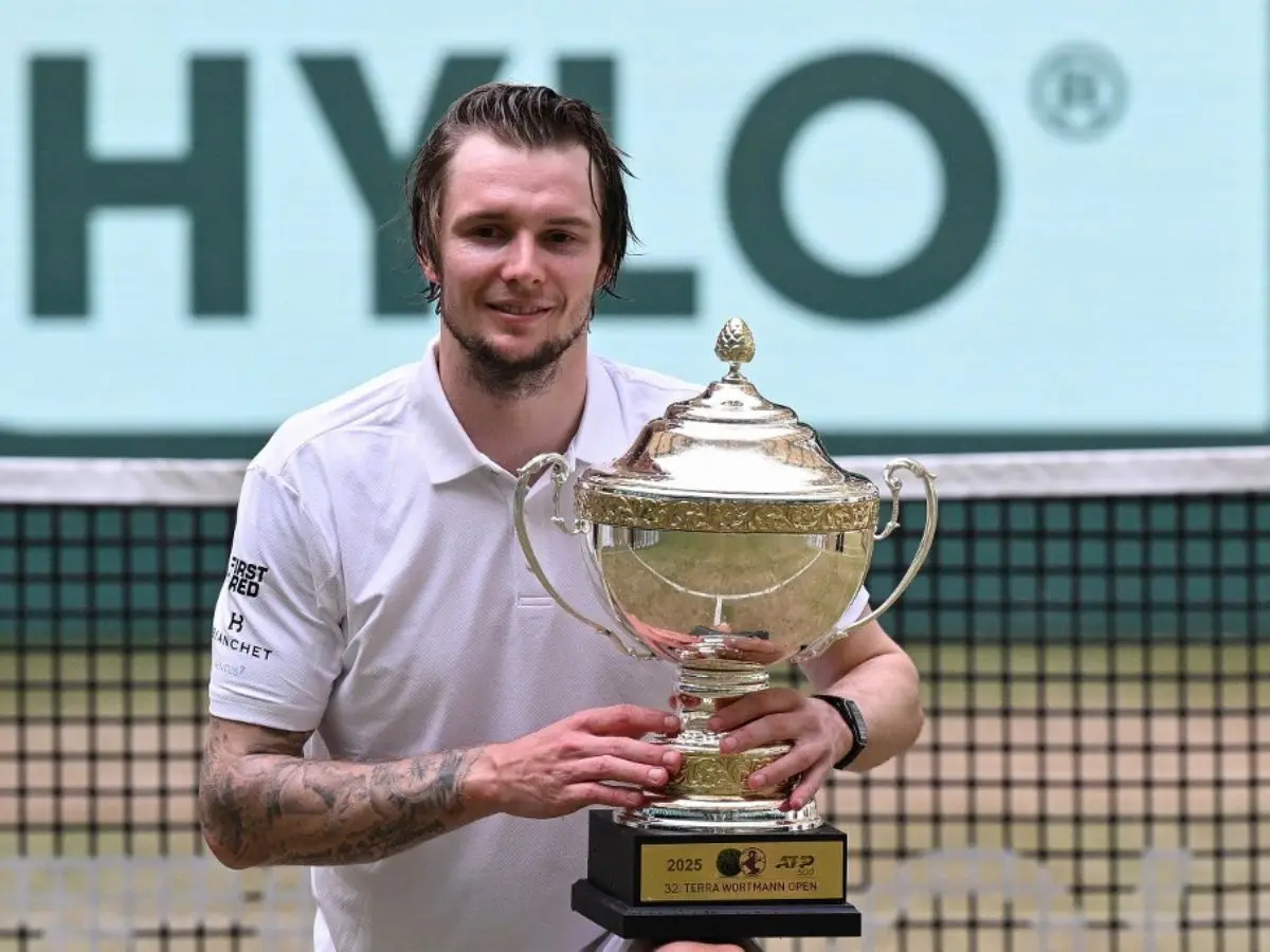 Alexander Bublik beats Daniil Medvedev to claim second title on grass in Halle Alexander Bublik beats Daniil Medvedev to claim second title on grass in Halle