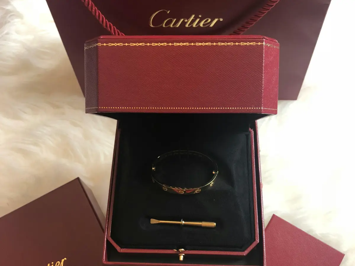 Man tricks Cartier, Tiffany staff, pockets $600,000 worth of jewellery in New York and Korea