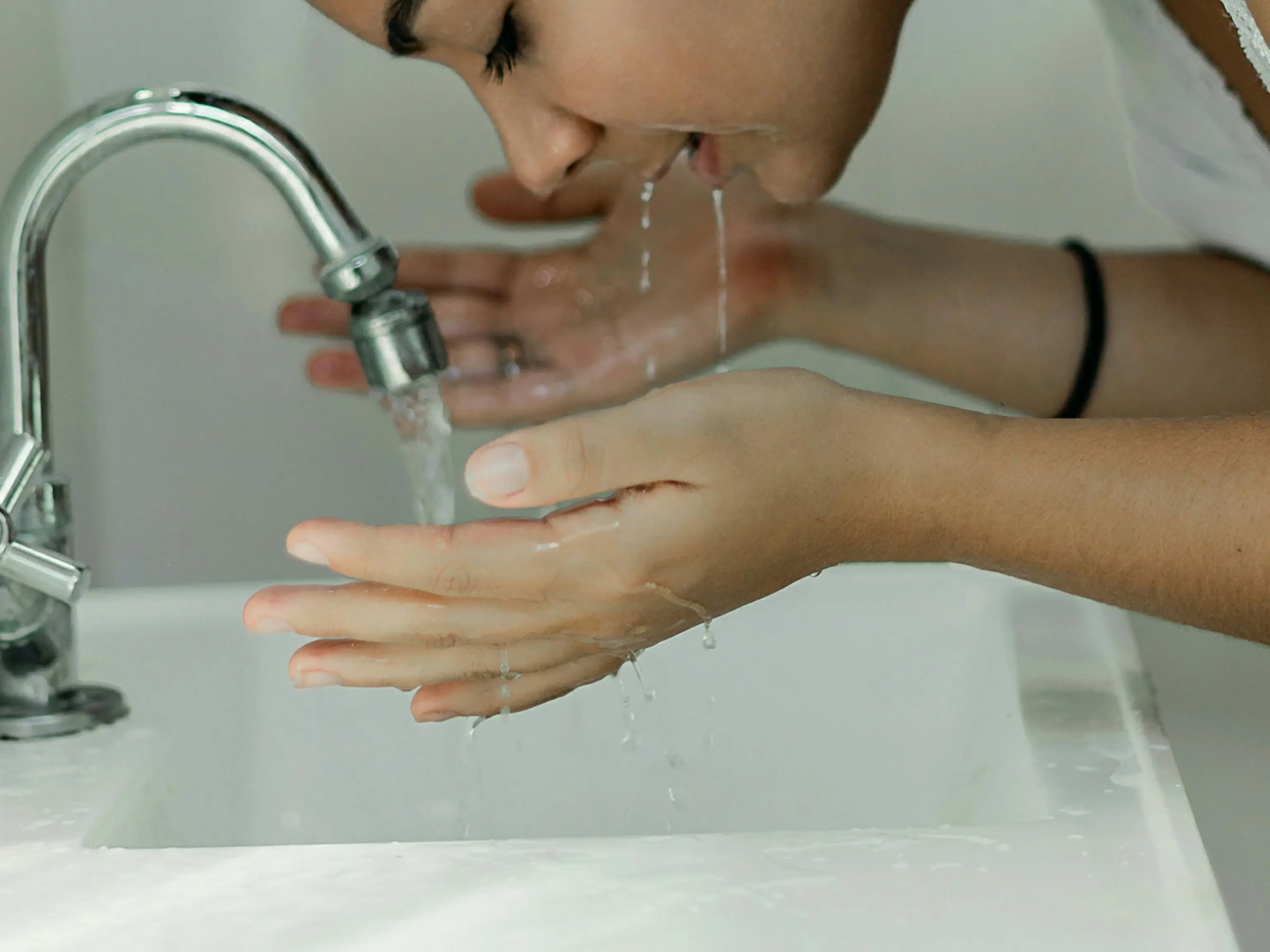 Healing remedy or health hazard? Pune woman washes eyes with urine, leaves internet stunned Healing remedy or health hazard? Pune woman washes eyes with urine, leaves internet stunned