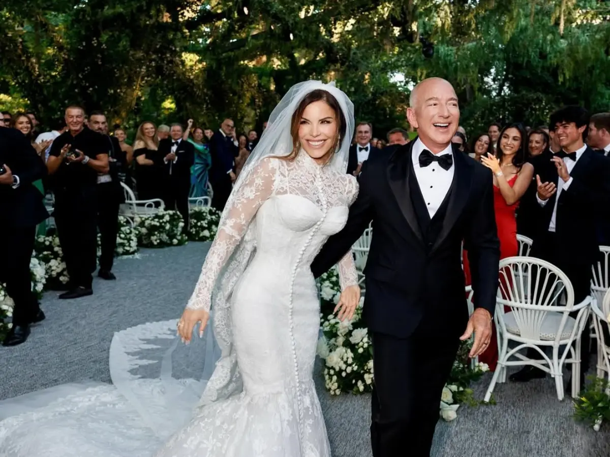 Lauren Sanchez shares dreamy wedding photo with Jeff Bezos Lauren Sanchez shares dreamy wedding photo with Jeff Bezos