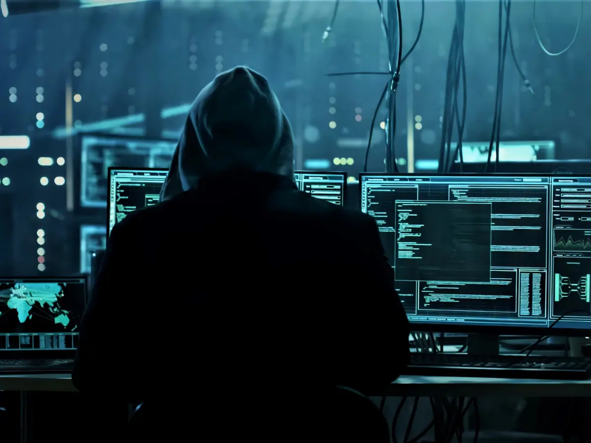 Informanta DOJ bombshell report exposes how a Mexican cartel used a hacker to hunt ...