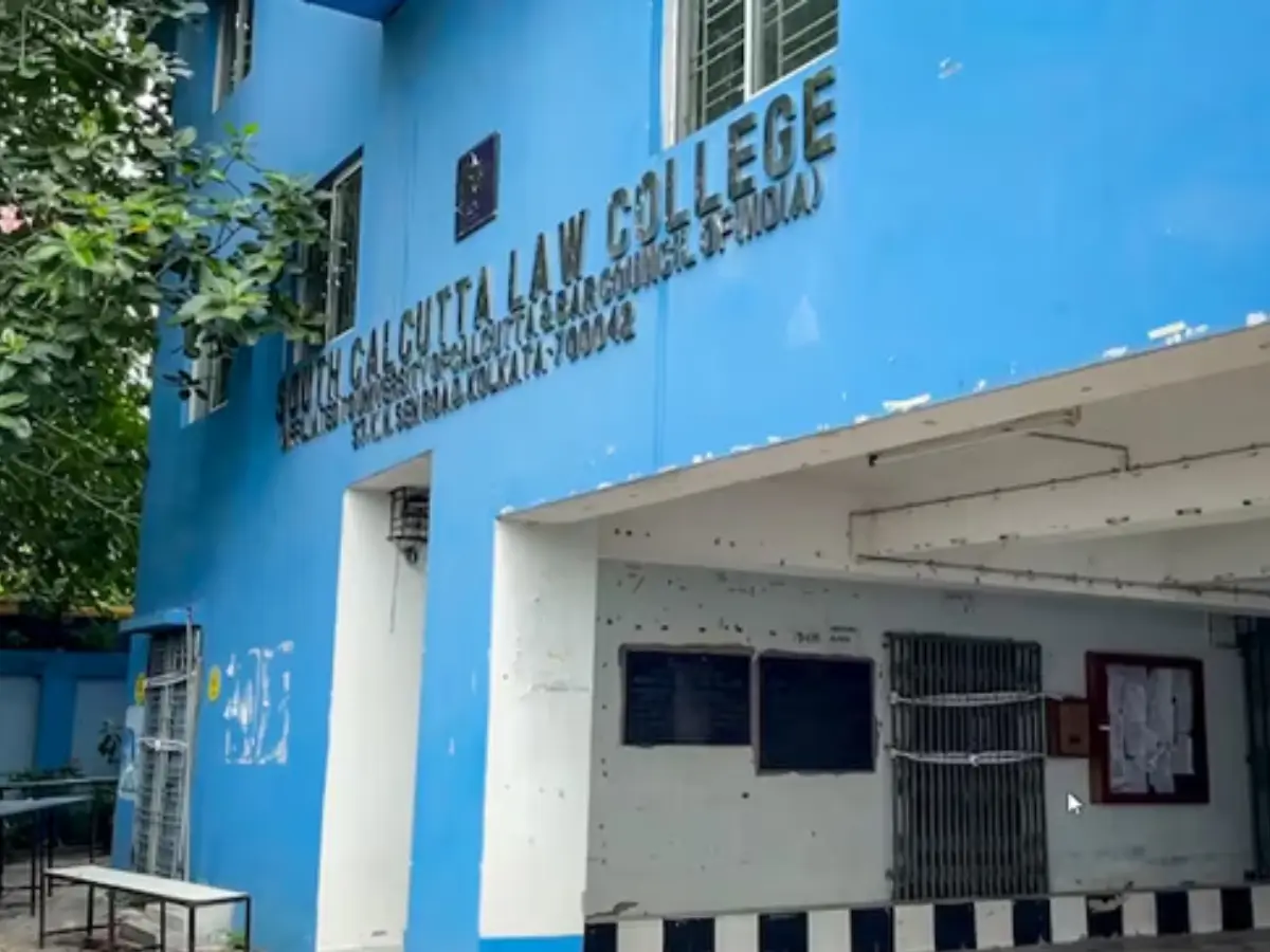 Kolkata gang-rape case: Watchman REVEALS 'another woman' angle in investigation, a 'red kurta' under radar Kolkata gang-rape case: Watchman REVEALS 'another woman' angle in investigation, a 'red kurta' under radar
