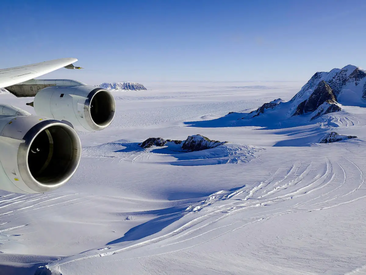 The REAL reason why planes don't fly over Antarctica...and no, it is not political The REAL reason why planes don't fly over Antarctica...and no, it is not political