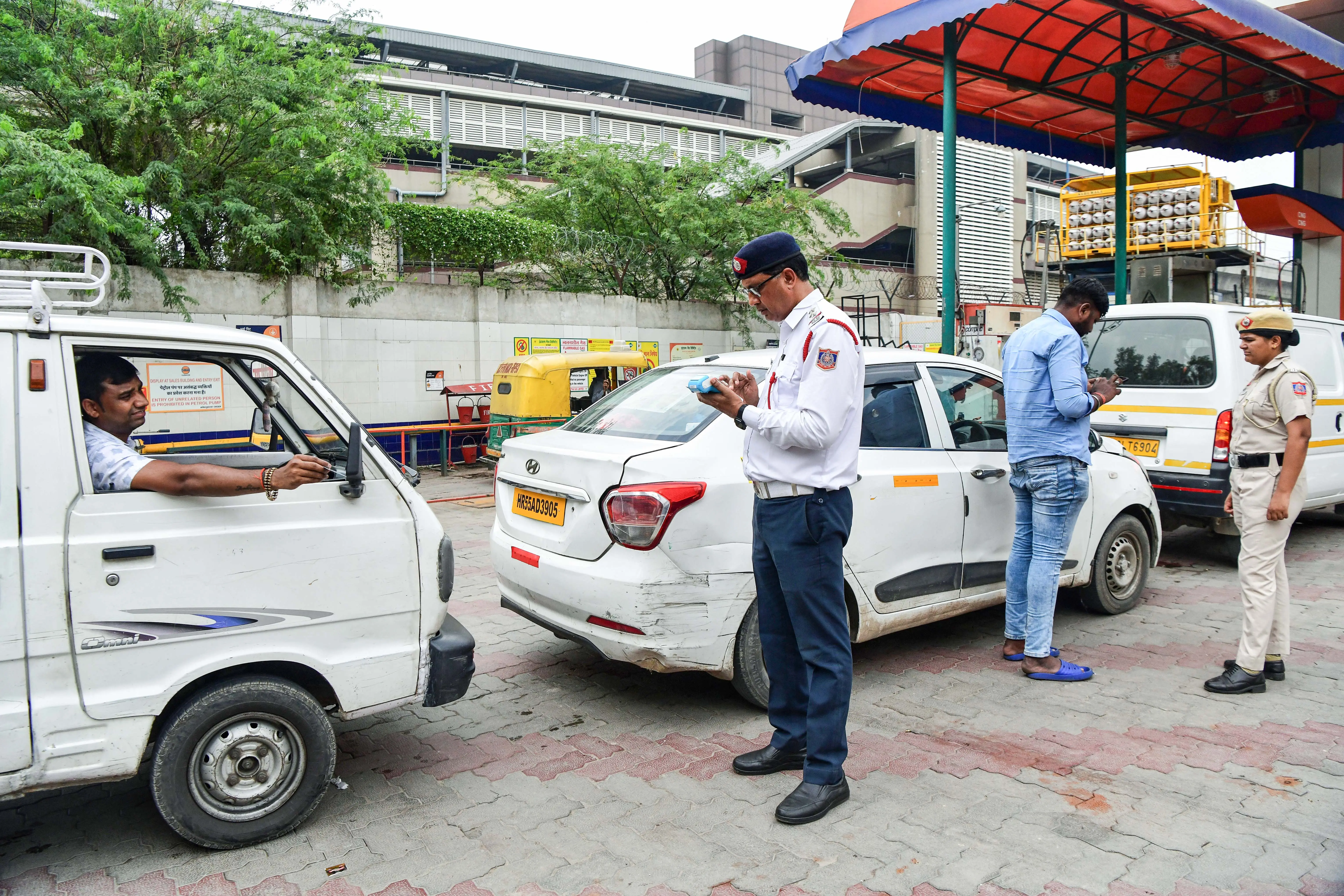 STOP! Your old petrol and diesel car might be BANNED from Delhi fuel pumps. All you need to know