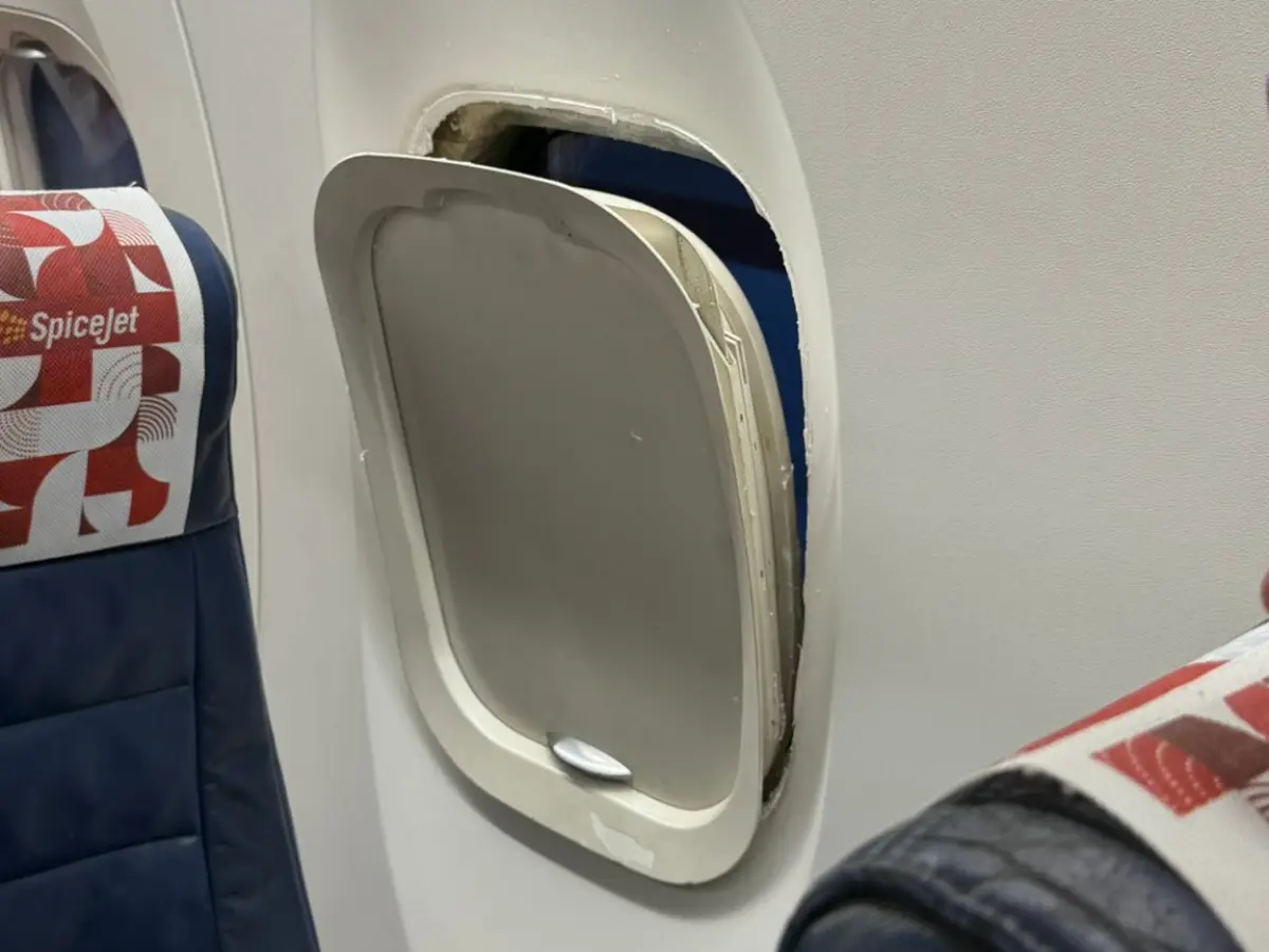 Mid-air panic? SpiceJet Goa-Pune flight's window frame nearly pops out - Watch VIDEO Mid-air panic? SpiceJet Goa-Pune flight's window frame nearly pops out - Watch VIDEO