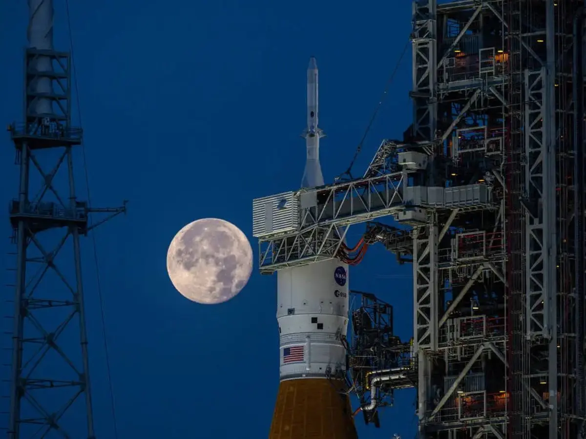 2. Winning the "New" Space Race (USA vs. China)