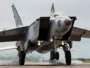 This fighter jet would set itself on fire if you flew it wrong! All about MiG-25 Foxbat
