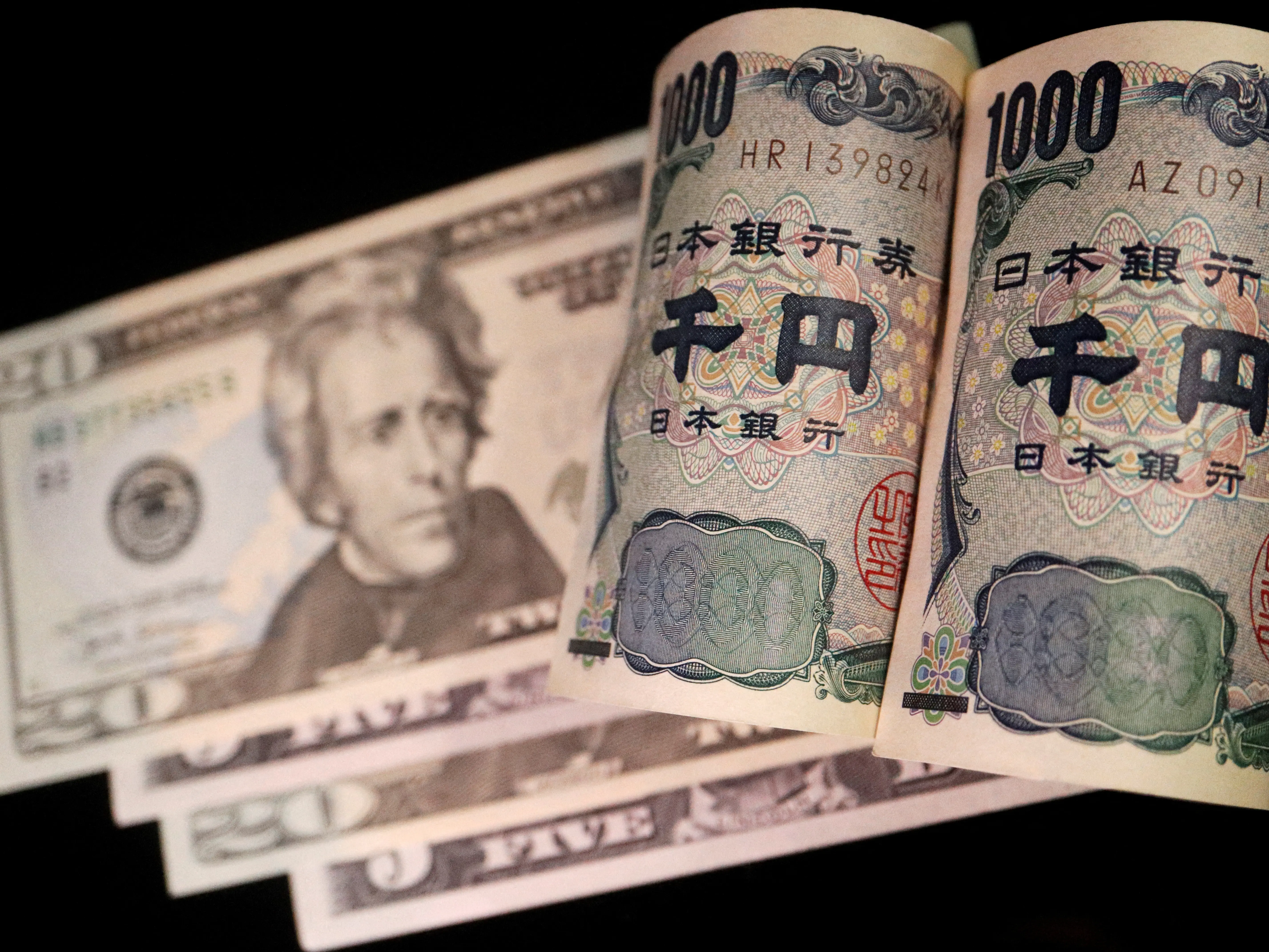 Dollar strengthens against yen as Trump ramps up trade war rhetoric Dollar strengthens against yen as Trump ramps up trade war rhetoric