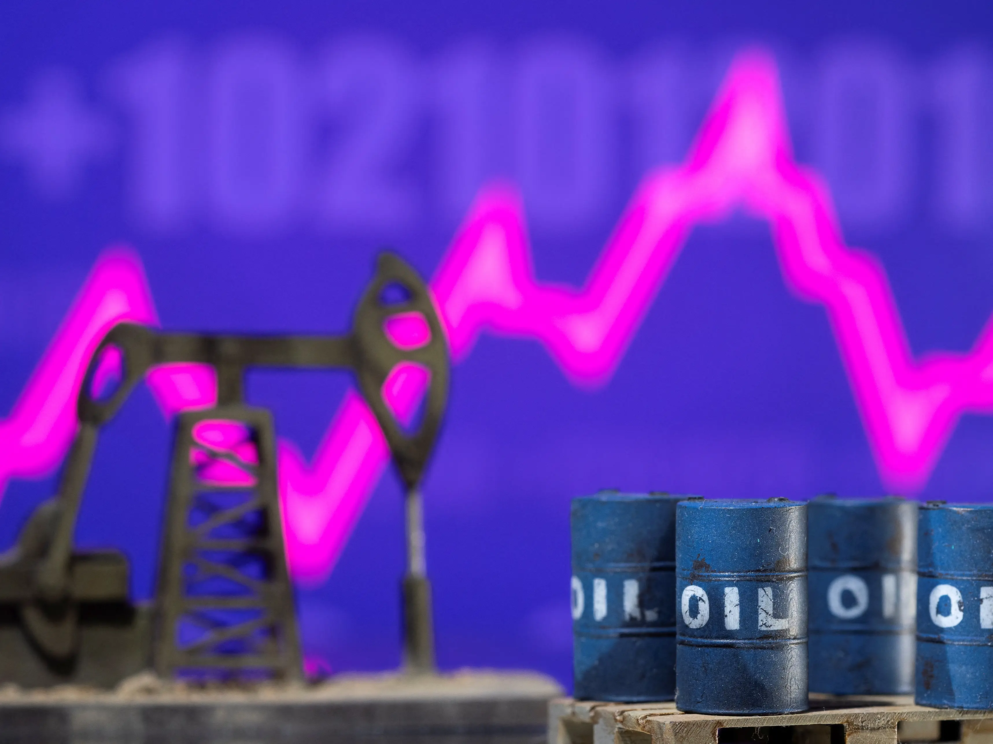 EU pushes for floating price cap on Russian oil to undercut Kremlin revenues EU pushes for floating price cap on Russian oil to undercut Kremlin revenues