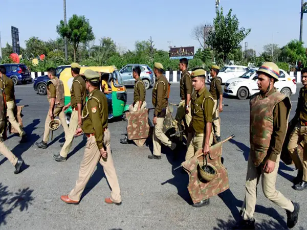 Three Delhi schools receive bomb threats; security beefed up at Navy and CRPF run institutions Three Delhi schools receive bomb threats; security beefed up at Navy and CRPF run institutions