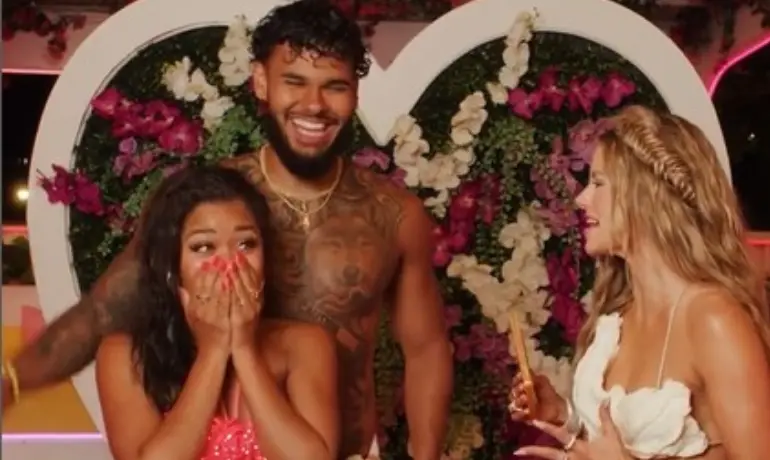 Will Amaya Espinal and Bryan Arenales' split the money?