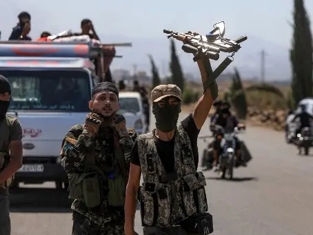 Video claims to show hundreds of Arab tribal fighters moving towards Syria to fight Druze Video claims to show hundreds of Arab tribal fighters moving towards Syria to fight Druze