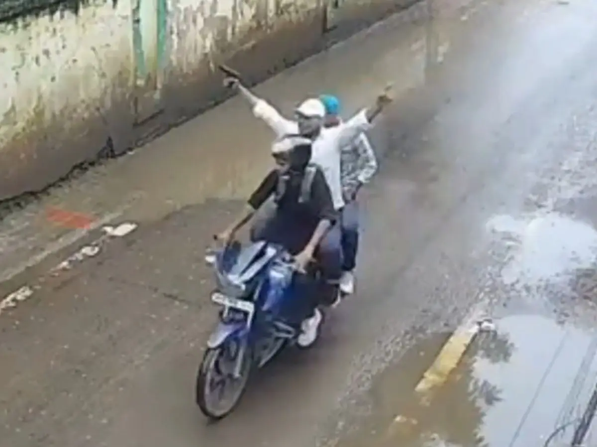 Patna hospital shooting: New CCTV footage surfaces showing 6 gunmen fleeing after killing Chandan Mishra | VIDEO Patna hospital shooting: New CCTV footage surfaces showing 6 gunmen fleeing after killing Chandan Mishra | VIDEO
