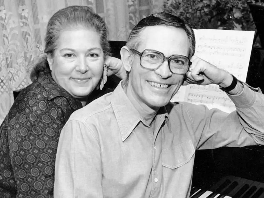 Oscar-winning songwriter Alan Bergman dies at 99 in Los Angeles, condolences pour in from fans