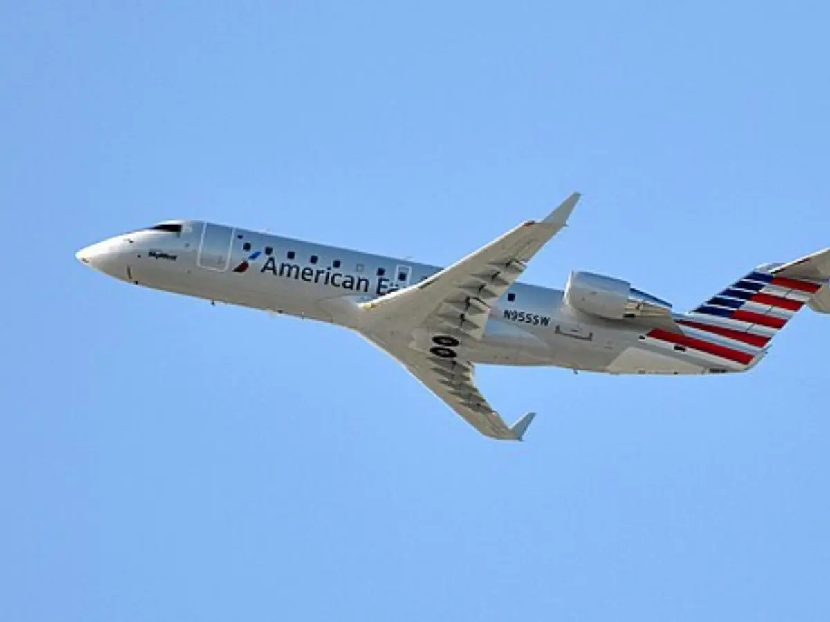 Mid-air scare for SkyWest Airlines: Unruly passenger tries to open emergency exit, threatens to kill flight attendant Mid-air scare for SkyWest Airlines: Unruly passenger tries to open emergency exit, threatens to kill flight attendant
