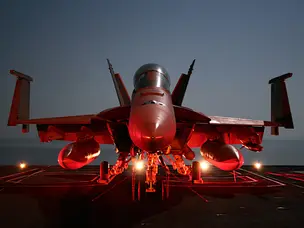 5 legendary fighter jets pilots loved to fly