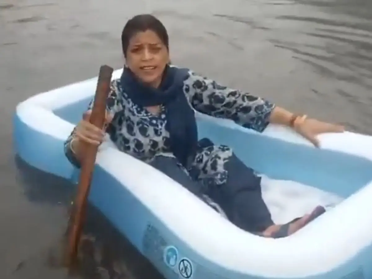 WATCH | Opposition shows grim reality to ruling BJP; woman seen rowing a ‘boat’ on waterlogged Delhi streets WATCH | Opposition shows grim reality to ruling BJP; woman seen rowing a ‘boat’ on waterlogged Delhi streets