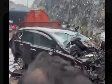 Maharashtra: Truck's brakes fail, rams 20 vehicles on highway; aftermath video Maharashtra: Truck's brakes fail, rams 20 vehicles on highway; aftermath video