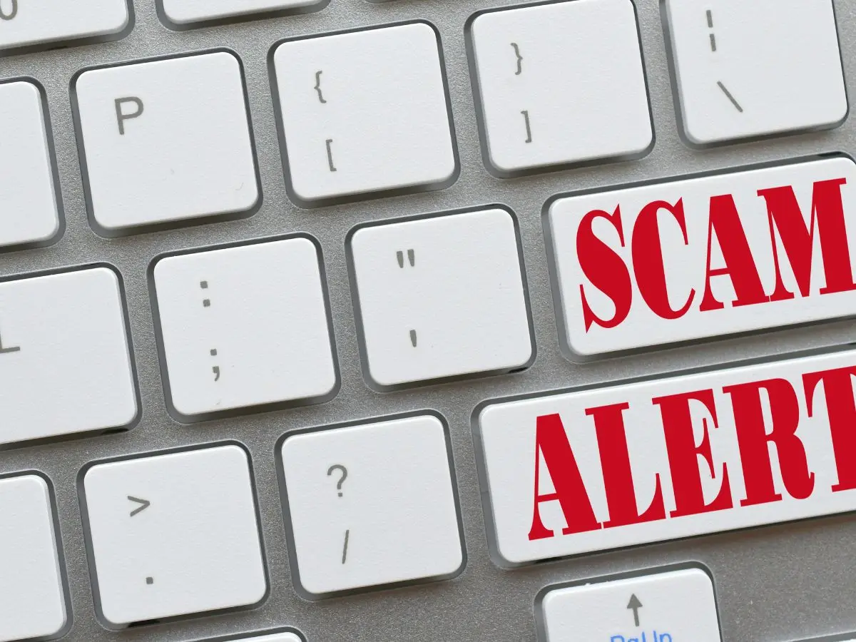 Delhi man poses as gangster, tries to extort 1 Crore - His shocking real identity revealed!