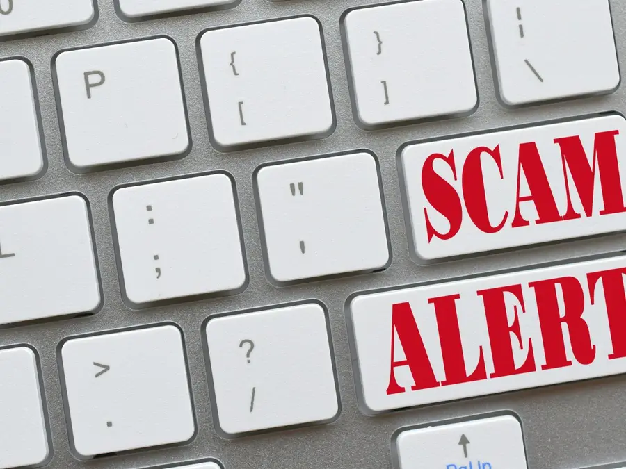 Delhi man poses as gangster, tries to extort 1 Crore - His shocking real identity revealed!
