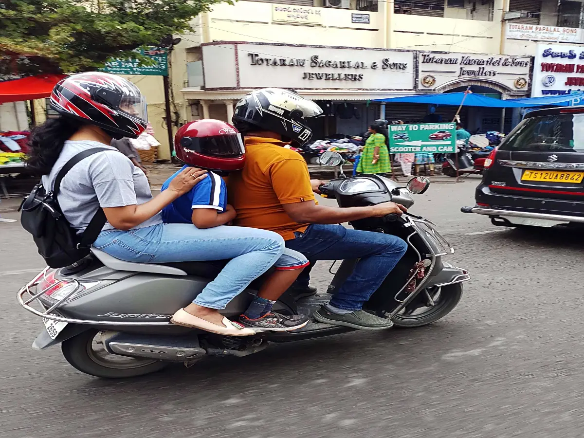 Gujarat: Over 15,000 people died in road accidents due to not wearing helmets and seat belts in the last 5 years