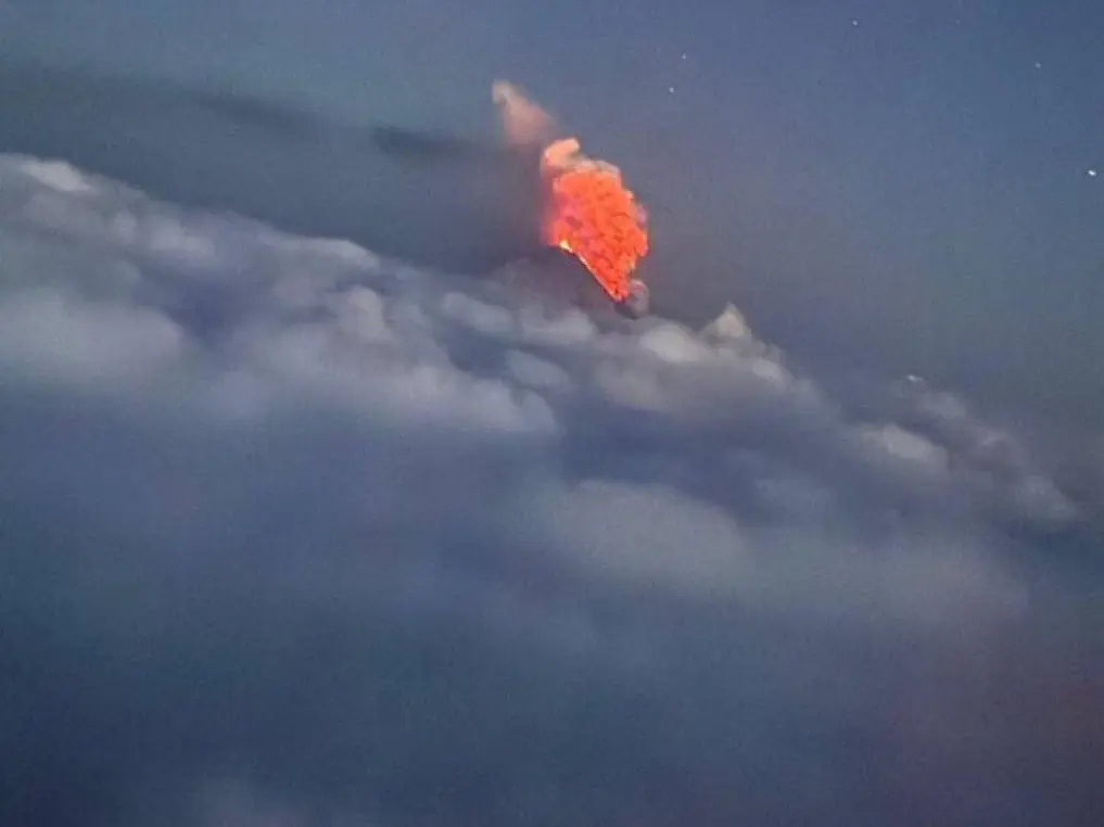 Eurasia's highest volcano Klyuchevskoy erupts in Russia after 8.8 magnitude earthquake - Red rivers of lava erupts | WATCH Eurasia's highest volcano Klyuchevskoy erupts in Russia after 8.8 magnitude earthquake - Red rivers of lava erupts | WATCH