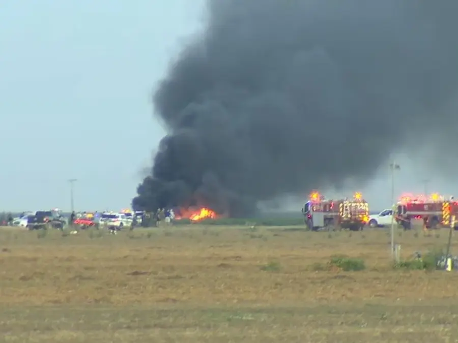 US Navy F-35 fighter jet crashes in California near Naval Air Station Lemoore | VIDEO