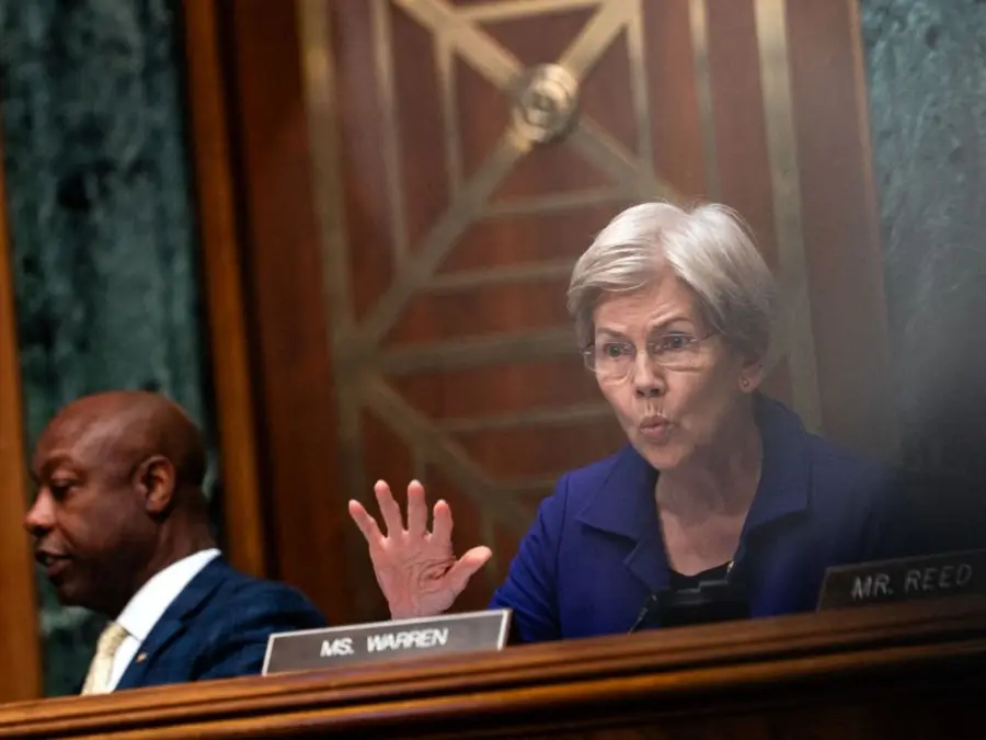 WATCH| Democratic senator Elizabeth Warren stumbles on the house floor