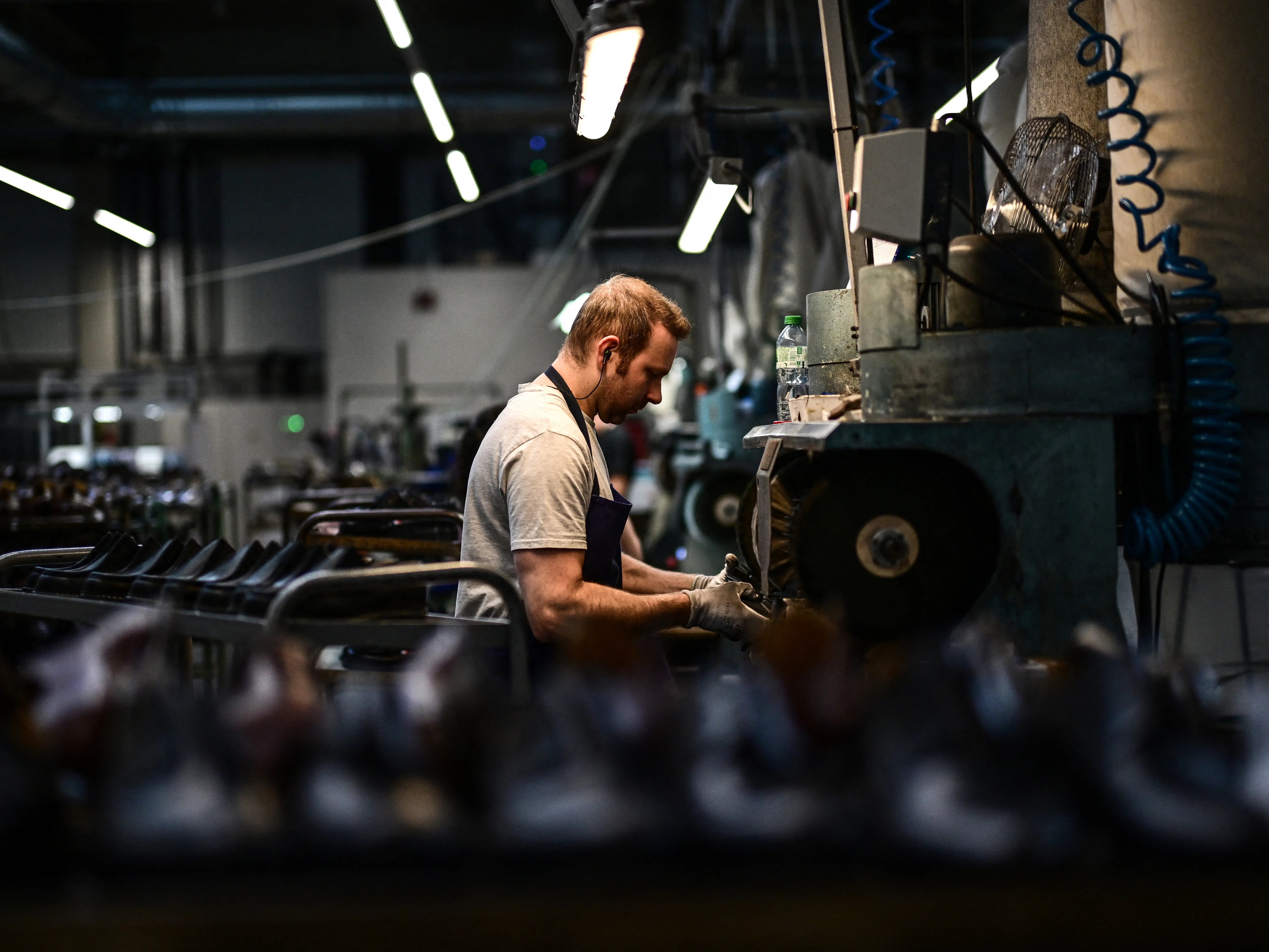 US manufacturing continues slump amid tariff impact; factory employment hits 5-year low US manufacturing continues slump amid tariff impact; factory employment hits 5-year low