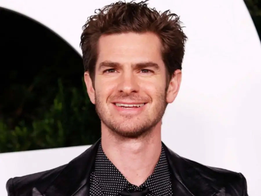 Andrew Garfield's latest appearance on the sets of upcoming project astonishes fans: 'Has hardly aged..'