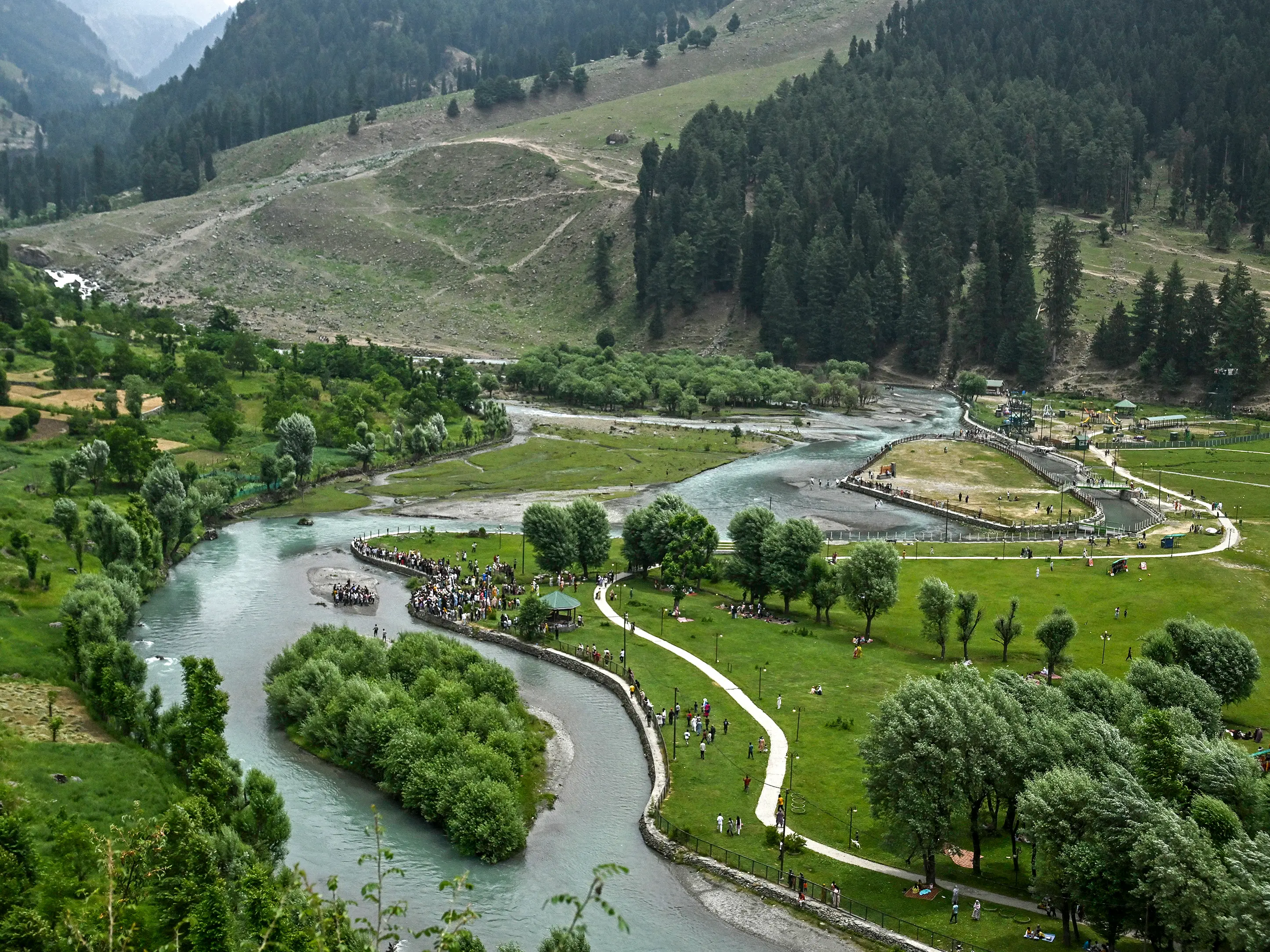 Defence staff headquarters denies report on Pahalgam attackers’ identities, calls it fake Defence staff headquarters denies report on Pahalgam attackers’ identities, calls it fake