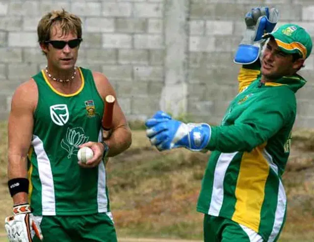 Jonty Rhodes (South Africa) - 5 catches
