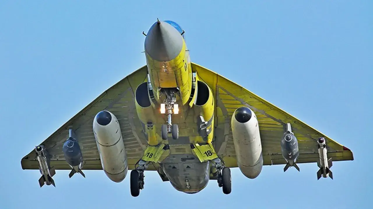 How HAL Tejas fighter jet maintains control during sudden altitude changes