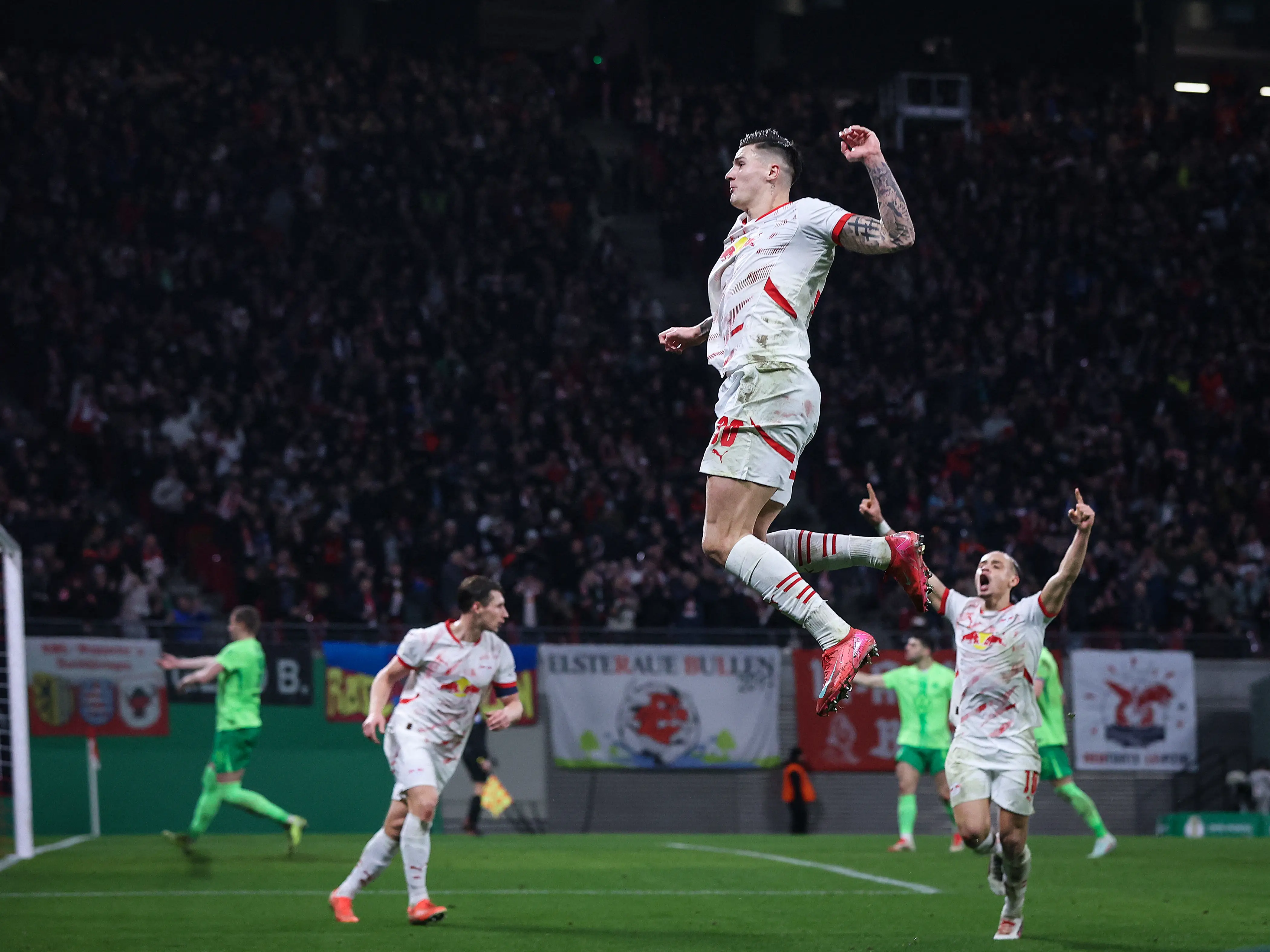 Benjamin Sesko transfer news: Manchester United agree deal to sign Slovenian striker from RB Leipzig Benjamin Sesko transfer news: Manchester United agree deal to sign Slovenian striker from RB Leipzig