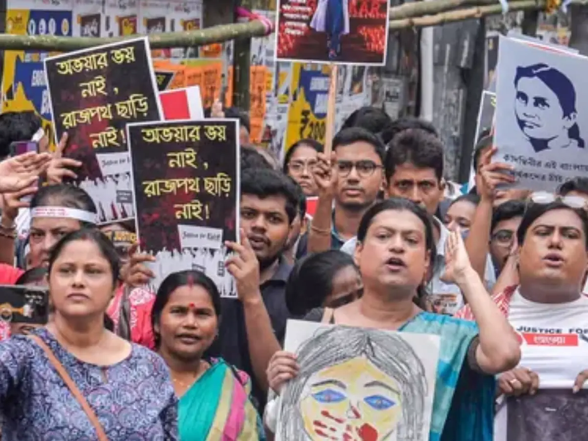 One year of RG Kar rape case: Kolkata Police launches lathi-charge on protesters demanding justice One year of RG Kar rape case: Kolkata Police launches lathi-charge on protesters demanding justice