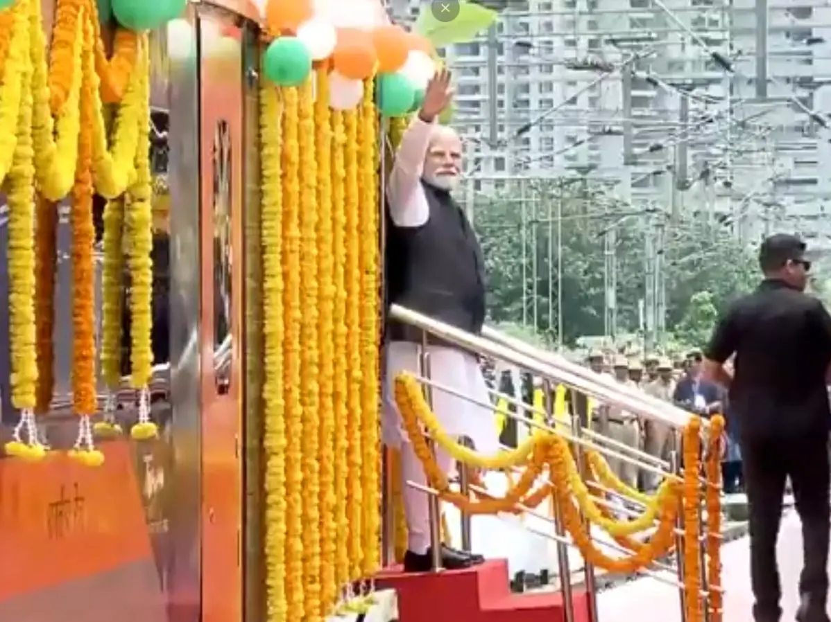 WATCH | PM Modi flags off three Vande Bharat Express trains in Bengaluru WATCH | PM Modi flags off three Vande Bharat Express trains in Bengaluru