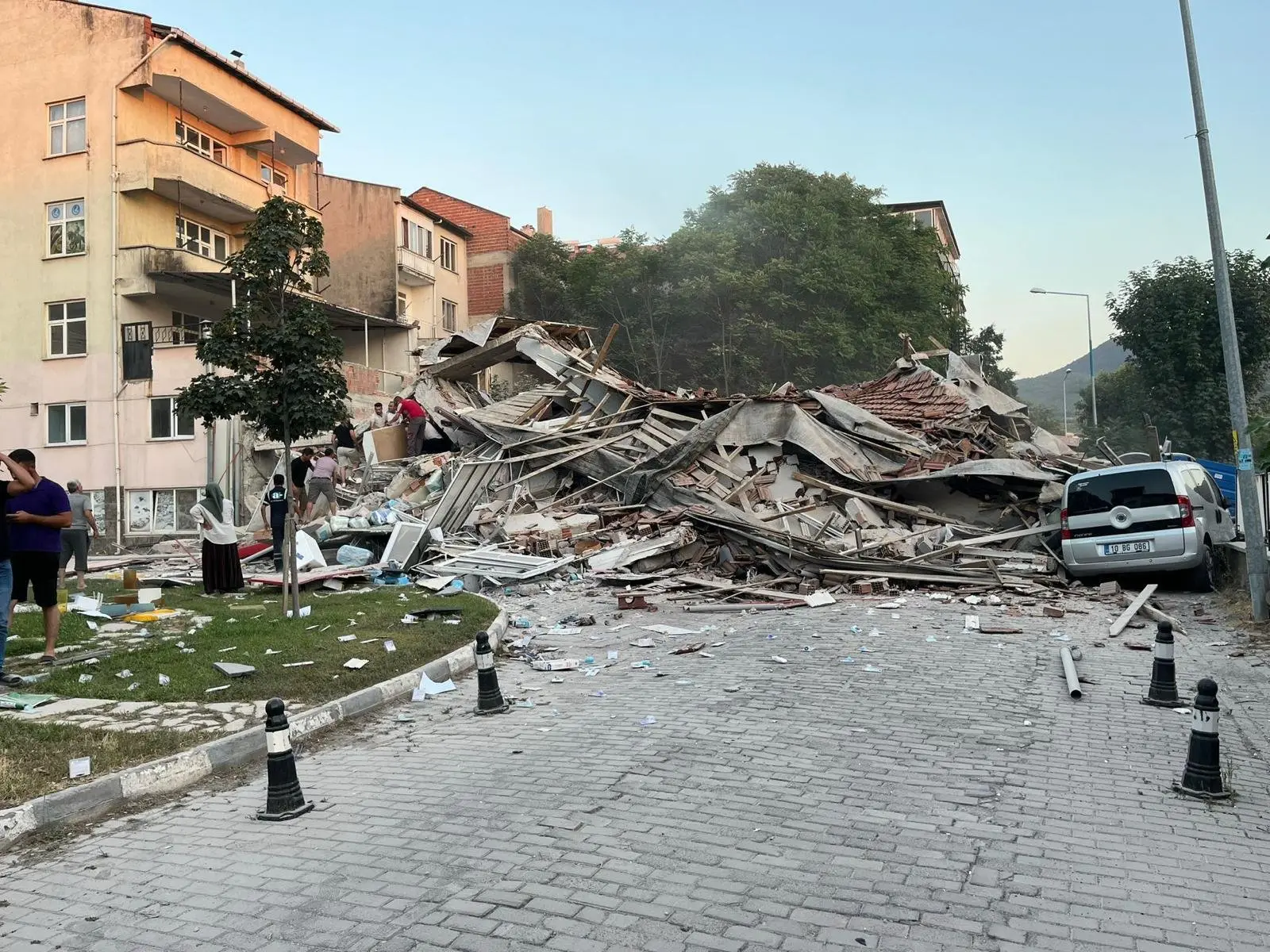 Powerful 6.1-magnitude earthquake hits western Turkey; buildings collapse, aftershock follows