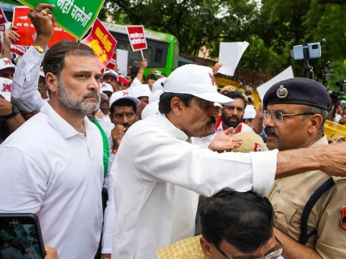 High drama at oppn’s ‘vote theft’ march: Akhilesh jumps barricades; Mahua Moitra faints | Watch High drama at oppn’s ‘vote theft’ march: Akhilesh jumps barricades; Mahua Moitra faints | Watch