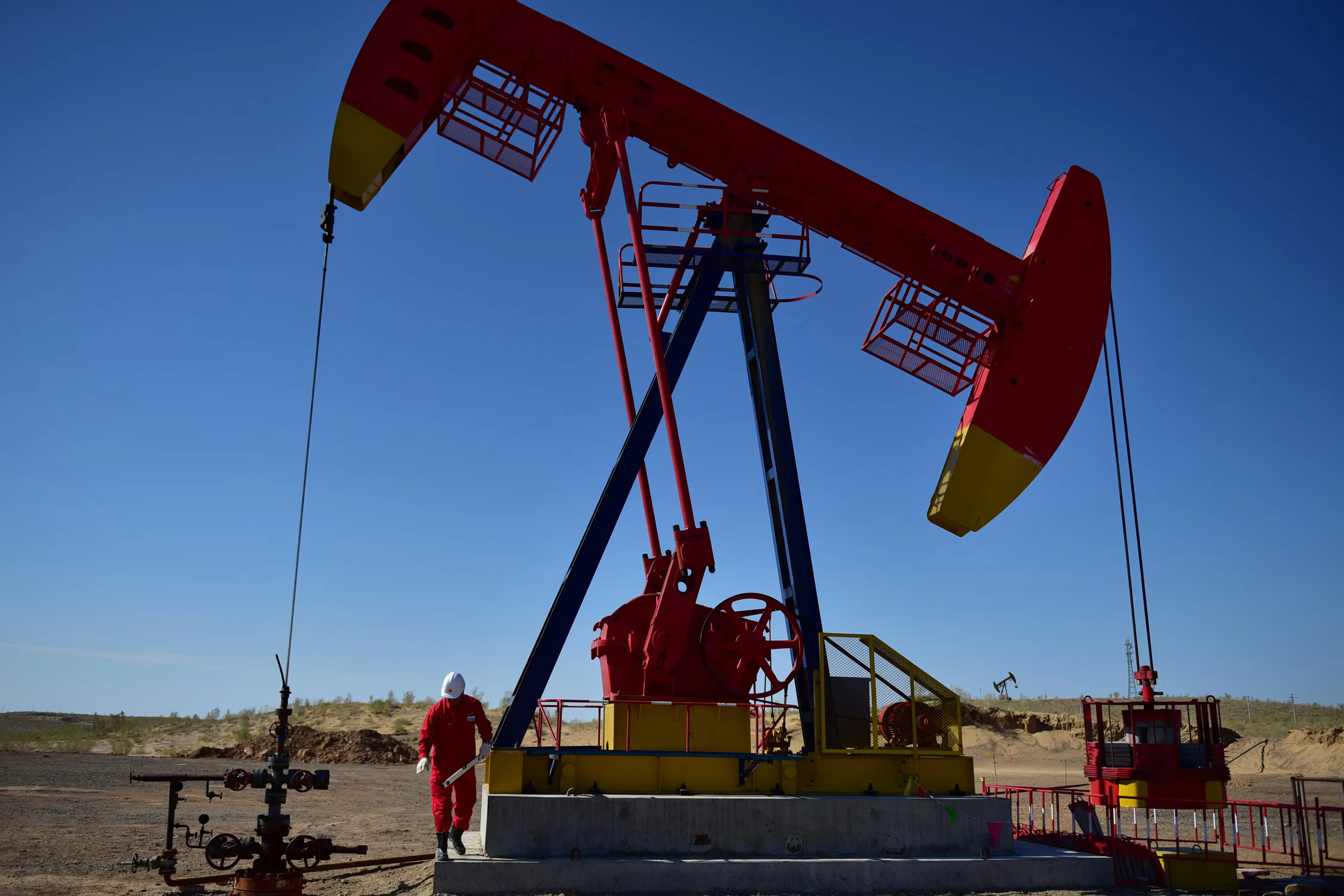 Oil prices recover from two-month lows ahead of Trump–Putin talks