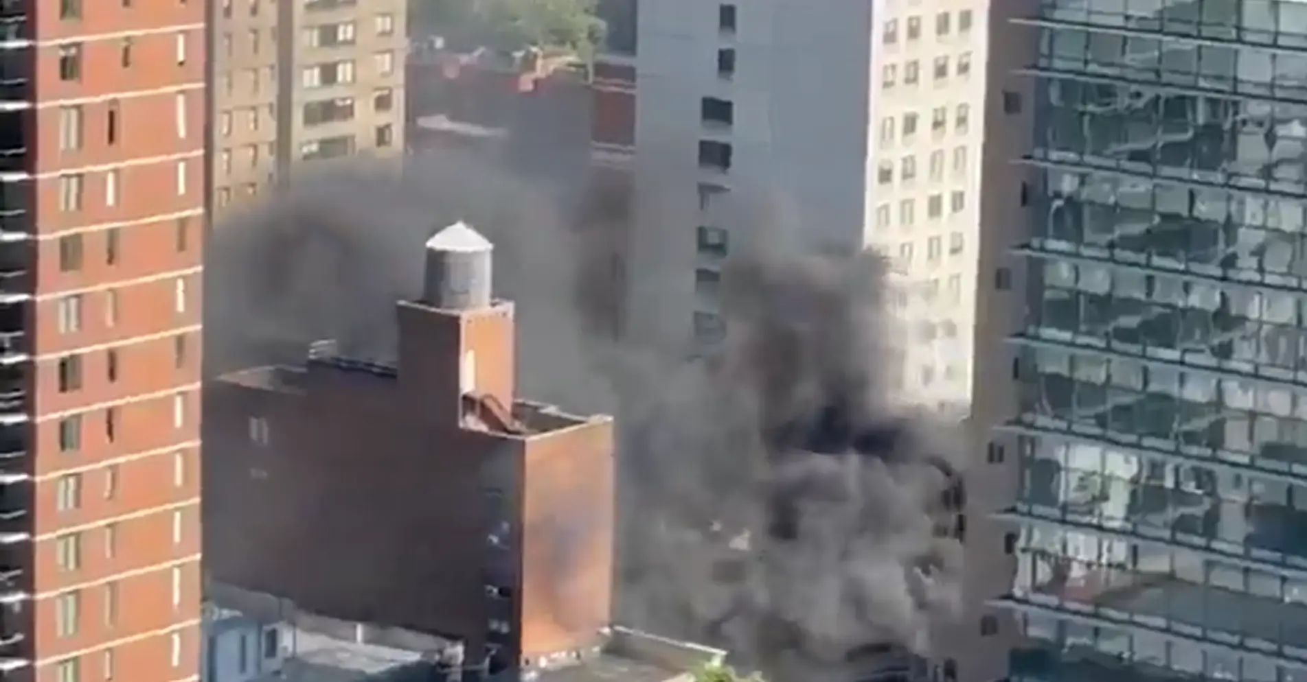 1 dead, several injured in Upper East side apartment fire in New York, fire responders reach scene