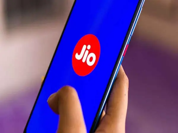 Massive mobile network outage in India? Airtel, Jio, Vi users report calling and internet issues – What you need to know