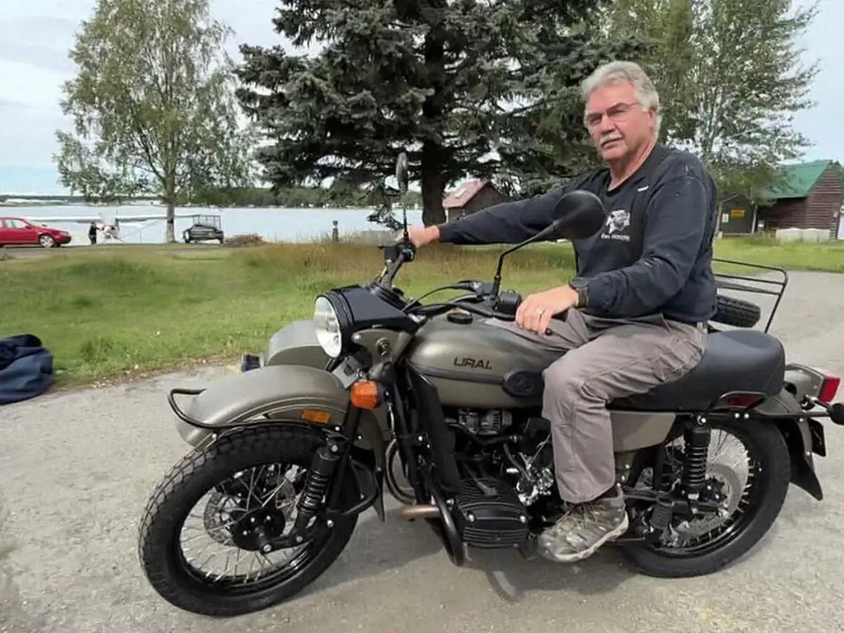 Russian GOODWILL? President Putin gifts a Soviet-era Ural motor bike to an Alaskan man at Anchorage summit Russian GOODWILL? President Putin gifts a Soviet-era Ural motor bike to an Alaskan man at Anchorage summit