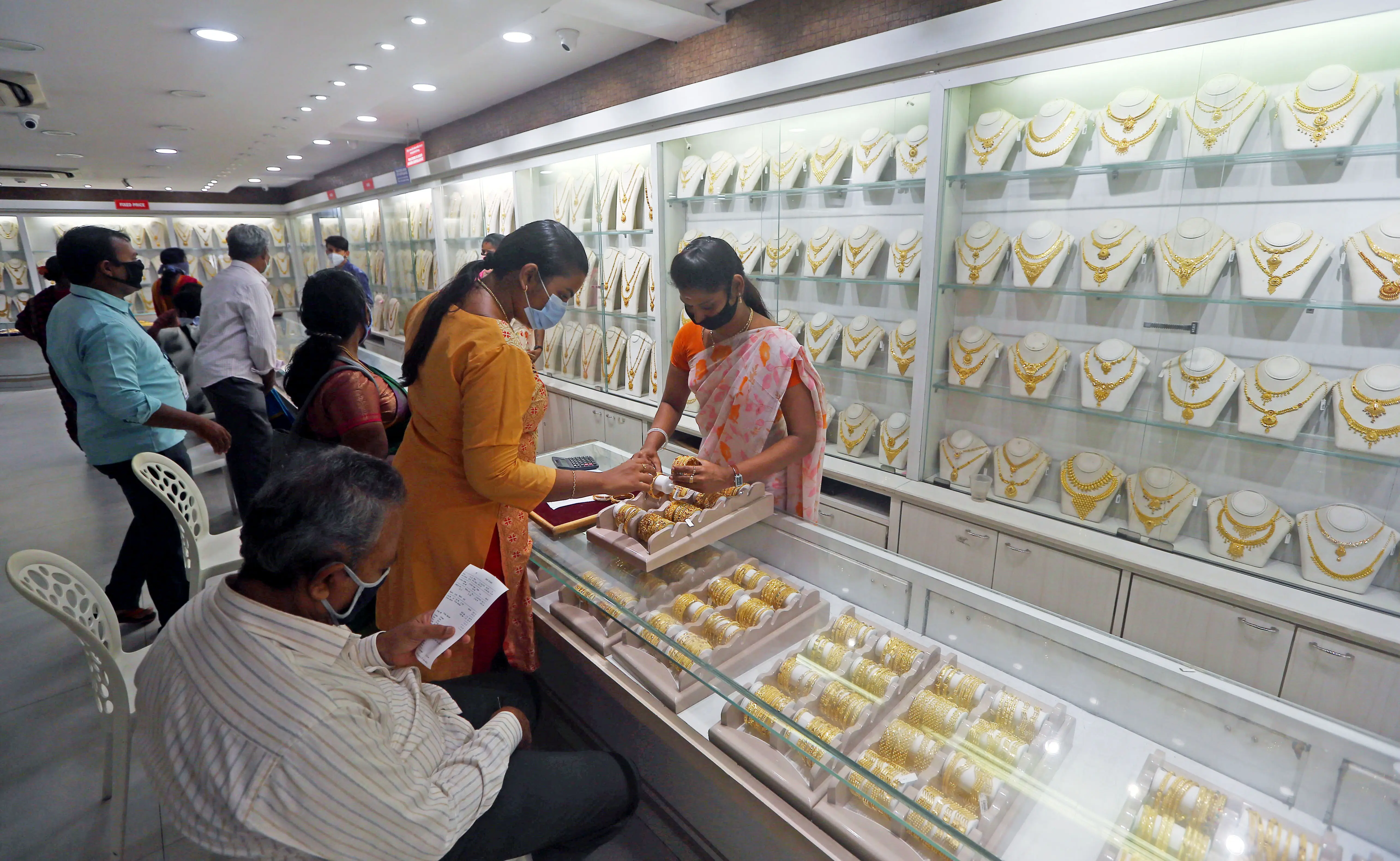 Gold rates to remain high. Why it's a stable investment option in 2025?