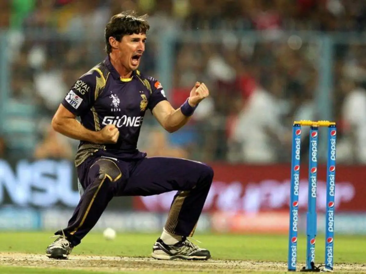 Brad Hogg (45y 92d)