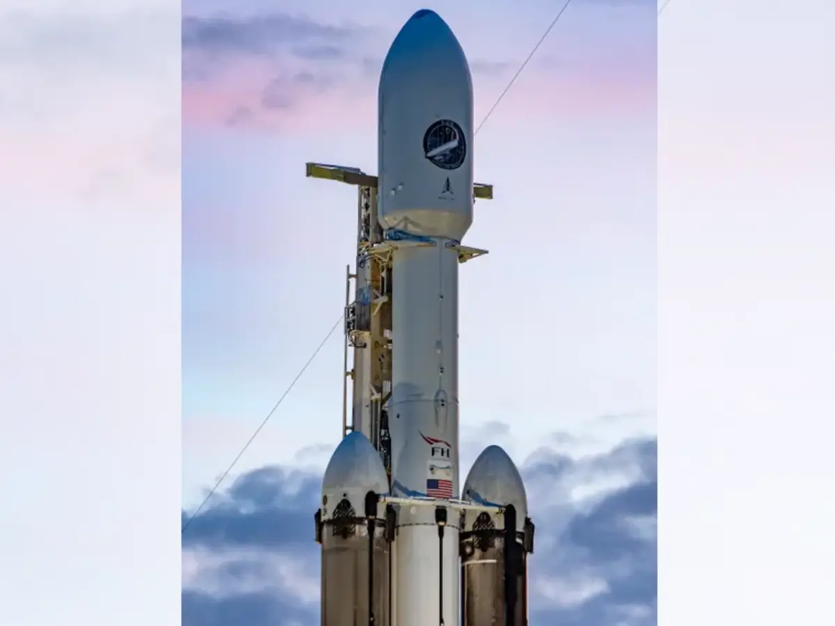 A SpaceX Falcon Heavy rocket with the Space Force X-37B