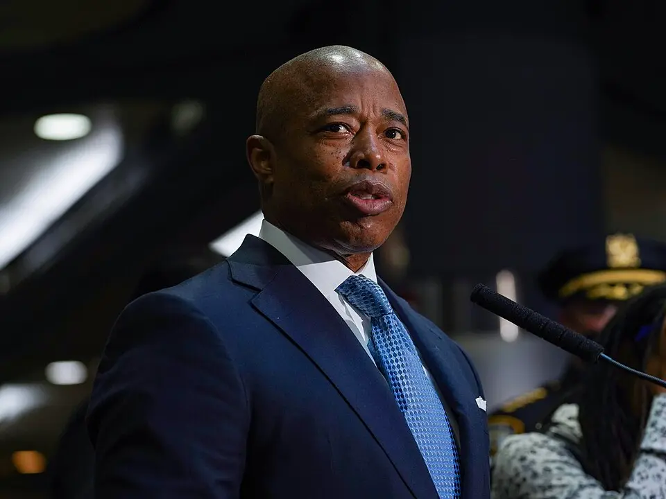 Cheap bribe? Ex-New York Mayor Eric Adams' aide, already under probe over alleged China links, gave a journalist cash hidden in potato chip bag Cheap bribe? Ex-New York Mayor Eric Adams' aide, already under probe over alleged China links, gave a journalist cash hidden in potato chip bag