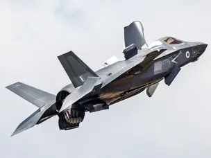 Can a fighter jet land without a runway?