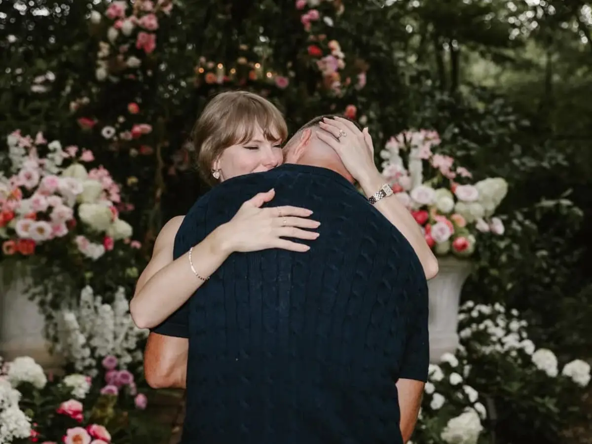 Travis Kelce pens romantic letter to Taylor Swift, calls her 'the love of my life'