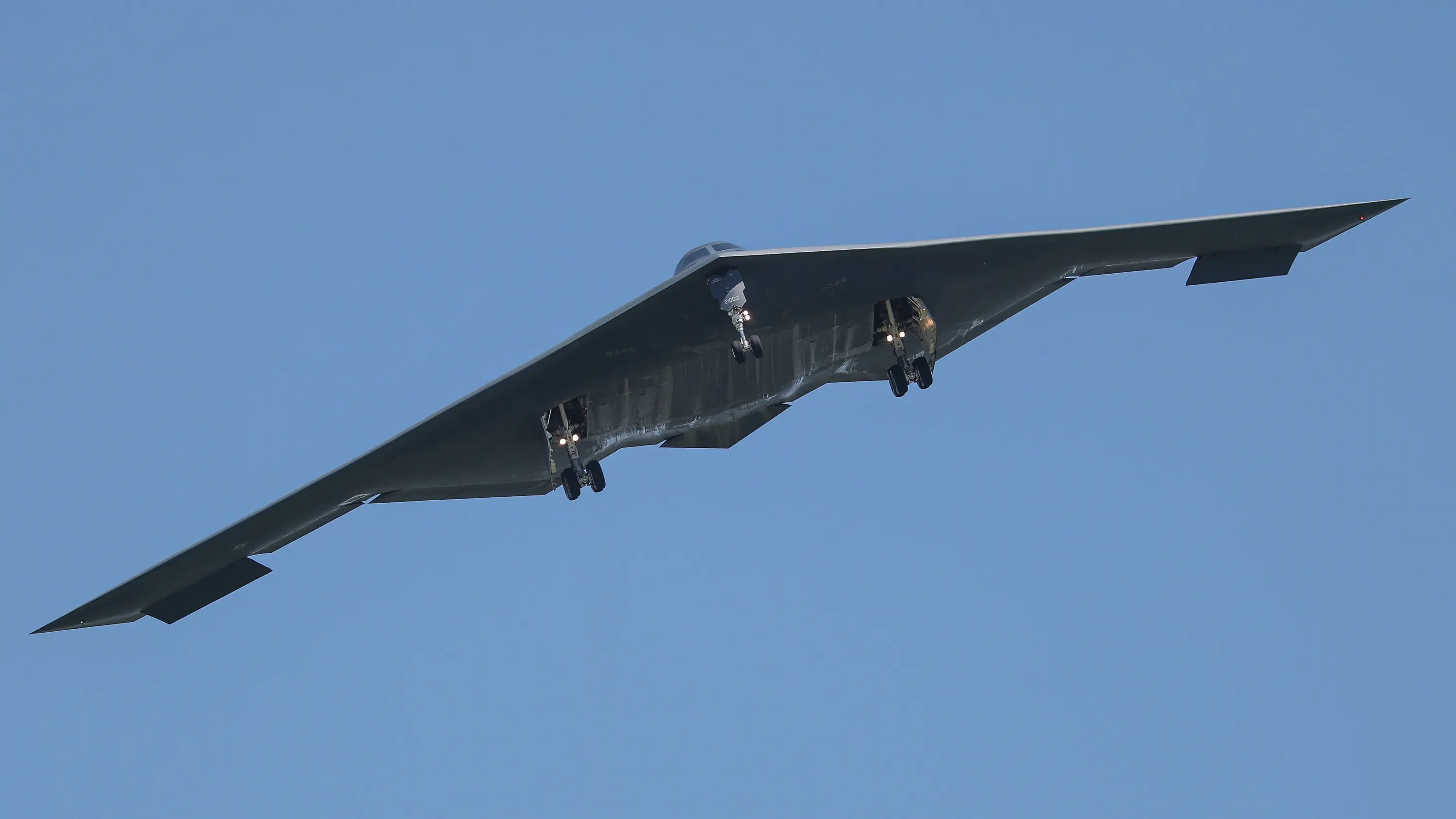 Which engines power the B-2?
